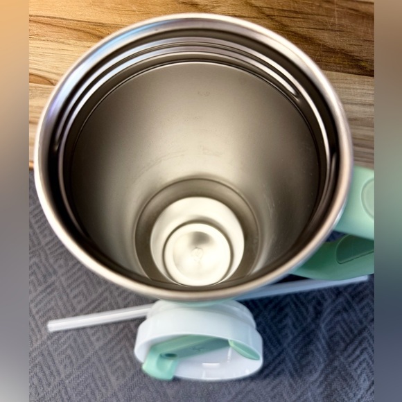 Stanley 40oz Quencher H2.0 Tumbler – Jade (Green) - Picture 2 of 9